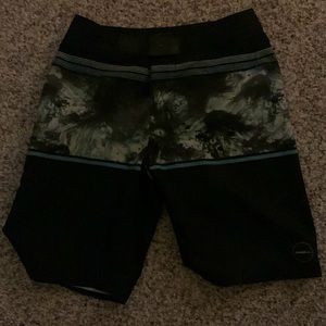 This is the O’Neill hyper freak hydro with size 24 with no tie fly =no tie